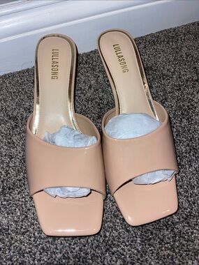 Lullasong Women's Nude Kitten Heels